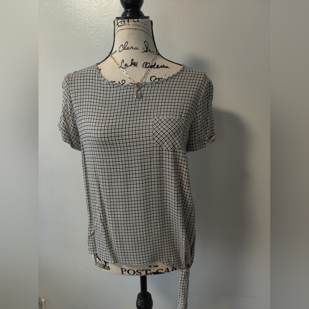 LC Lauren Conrad plaid black white front pocket top tie waist size small euc